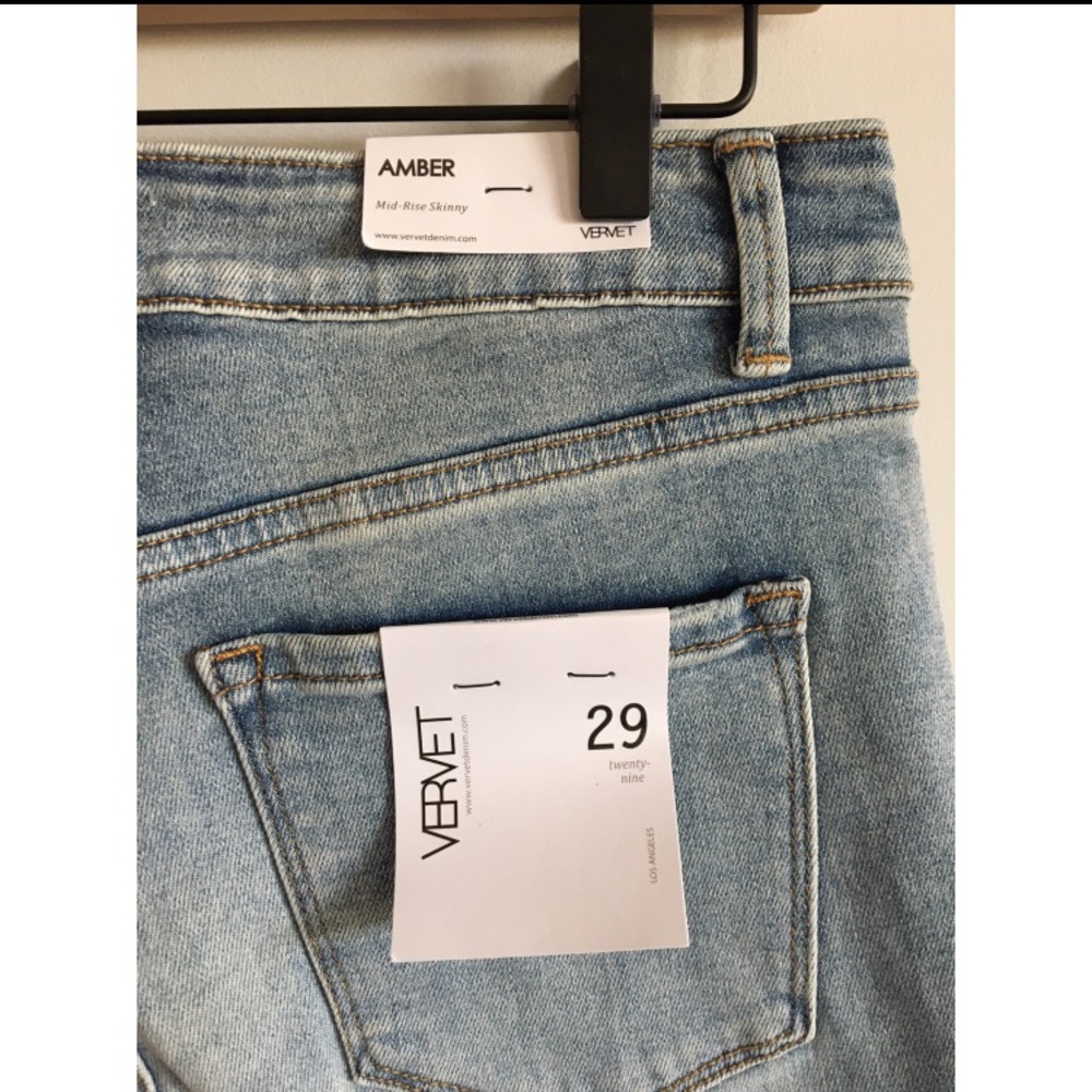 NWT! Vervet mid-rise distressed women's denim 29
